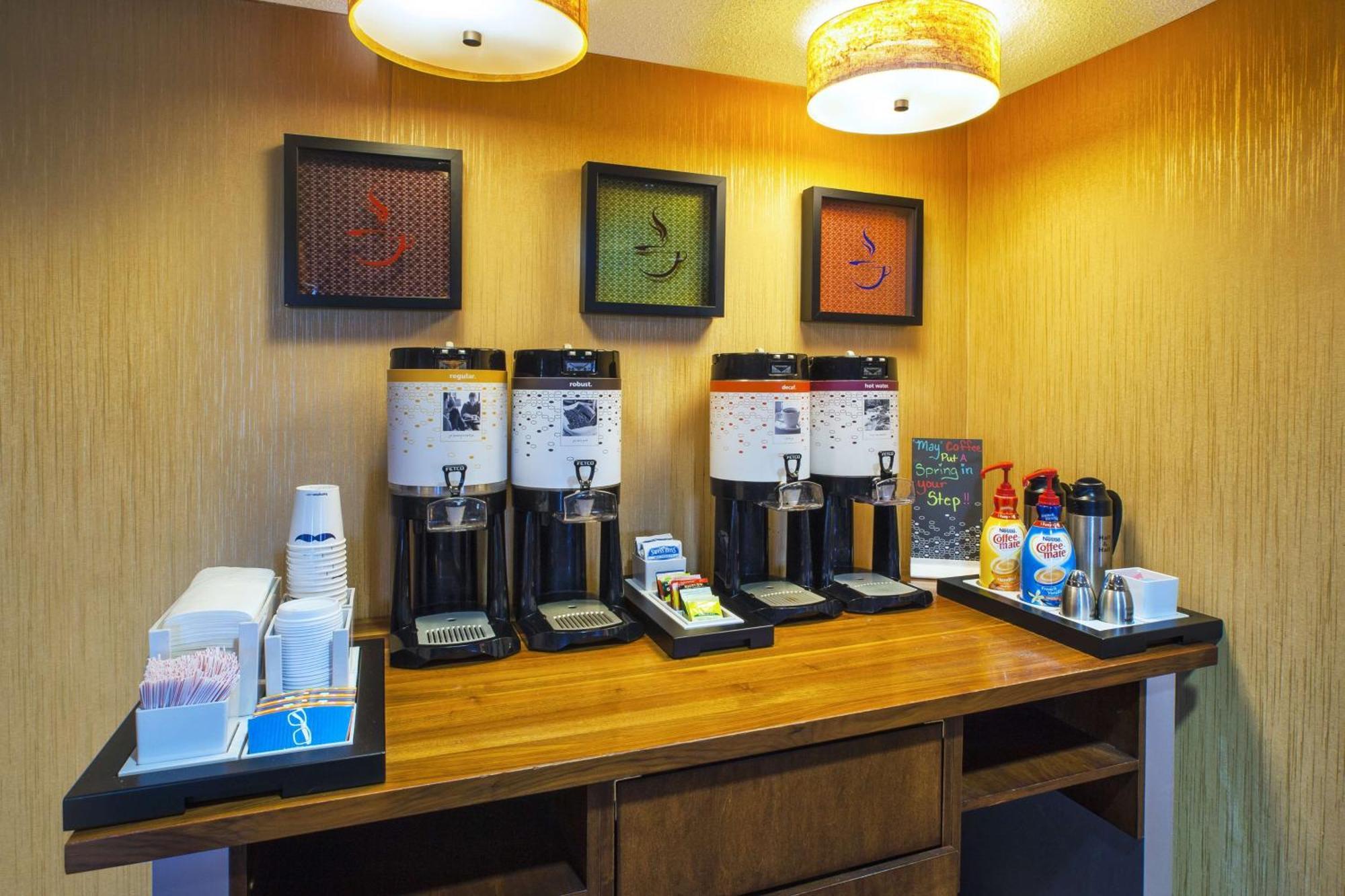 Hampton Inn Гейлорд Экстерьер фото